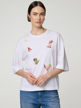 Image sur T-shirt avec broderies