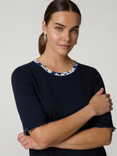 Bild von T-Shirt mit Kontrastdetails