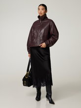Bild von Jupe aus Satin mit Spitze