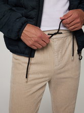 Image sur Pantalon en velours côtelé au look jogging