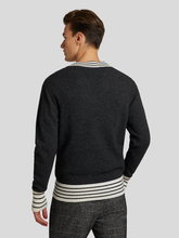 Bild von Pullover im College-Stil