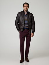 Image sur Un pantalon chino au look jogging