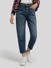 Image sur Jean avec couture décorative