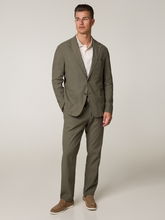 Image sur Costume deux pièces à la coupe classique