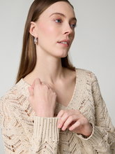 Bild von Pullover mit Lochstickerei