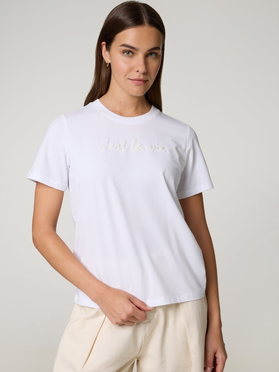 Image sur T-shirt brodé