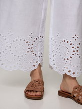 Image sur Pantalon en lin avec broderie ajourée