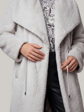 Image sur Manteau en fausse fourrure