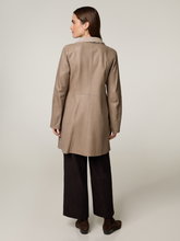 Bild von Reversibler Lammfellmantel DANA