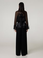 Bild von Satinhose mit weitem Bein