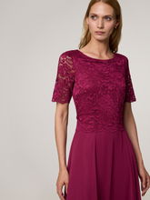 Bild von Abendkleid mit Spitze