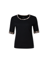 Bild von T-Shirt mit Leo-Print