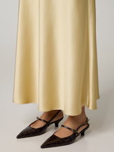 Image sur Jupe mi-longue en satin