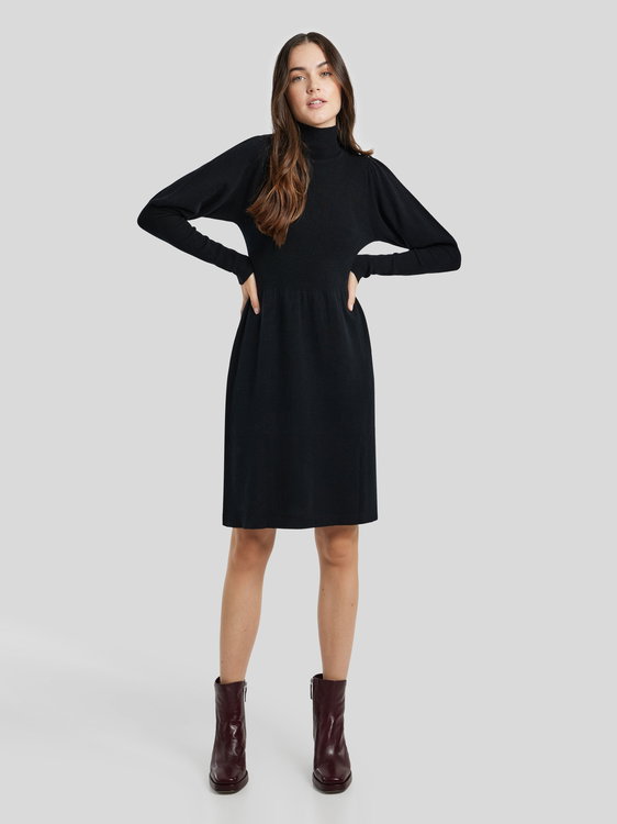 Bild von Strickkleid mit Stehkragen