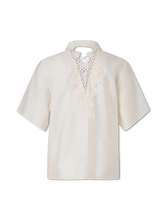 Bild von Bluse mit Spitzeneinsatz