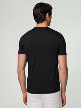Image sur T-shirt à la coupe classique