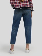 Image sur Jean avec couture décorative
