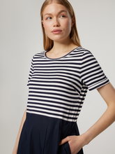 Bild von T-Shirt-Kleid mit Streifen
