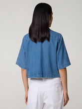 Image sur Blouse courte en denim