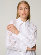 Bild von Hemdbluse mit Spitzendetails