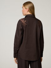 Bild von Hemdbluse mit Spitzendetails