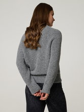 Bild von Pullover mit Stehkragen