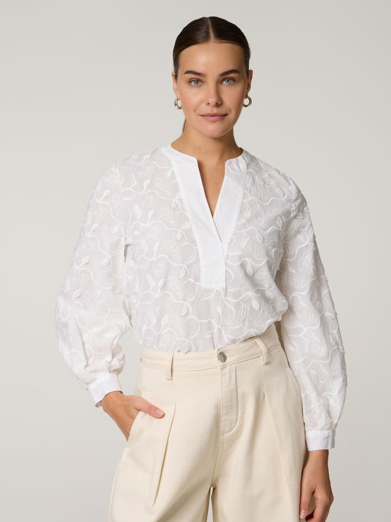Bild von Bluse mit Stickerei
