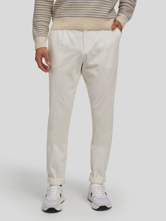 Bild von Cordhose im Carrot Fit