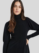 Bild von Strickkleid mit Stehkragen