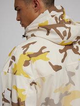 Bild von Jacke mit Camouflage-Print