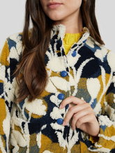 Bild von Teddyjacke mit Blumenmuster