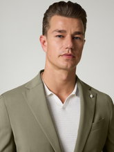 Image sur Costume deux pièces à la coupe classique