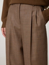 Bild von Bundfaltenhose mit Hahnentritt