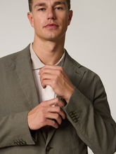 Image sur Costume deux pièces à la coupe classique