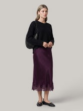 Image sur Jupe en satin avec de la dentelle