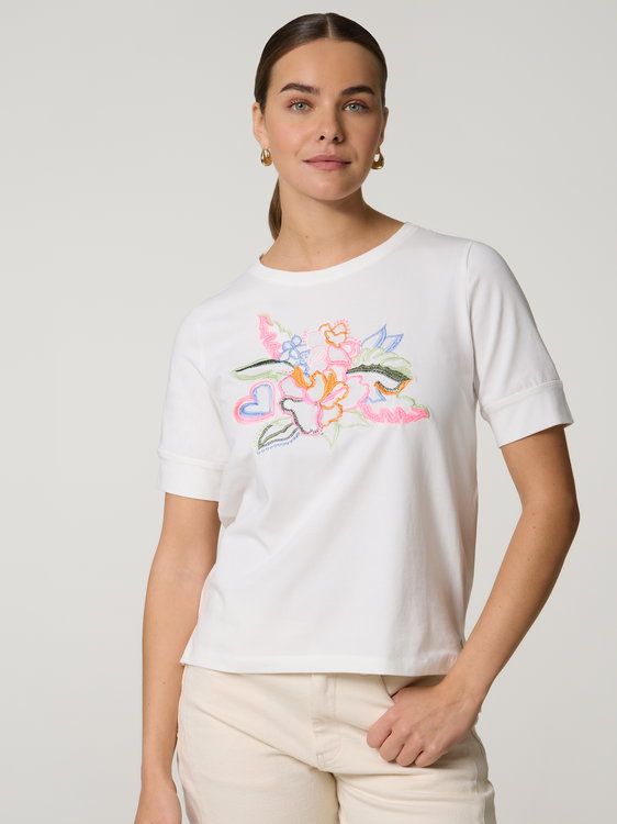 Image sur T-shirt avec broderie florale