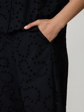 Bild von Hose mit Lochstickerei