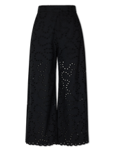 Bild von Hose mit Lochstickerei