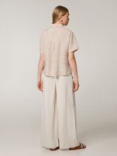 Bild von Bundfaltenhose mit weitem Bein