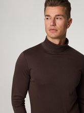 Image sur Pull à col roulé coupe ajustée