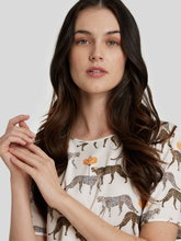 Bild von Blusenshirt mit Leoparden-Motiv
