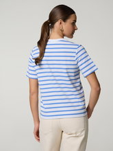 Image sur T-shirt à rayures
