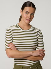 Image sur T-shirt à rayures
