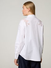 Bild von Hemdbluse mit Spitzendetails