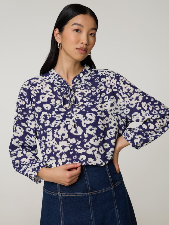Bild von Bluse mit Leo-Print