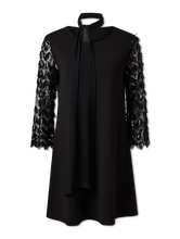 Bild von Kleid mit Pailetten
