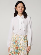 Image sur Chemisier à col lavallière en soie