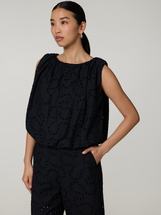 Bild von Blusentop mit Lochstickerei