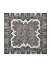 Bild von Seidenschal mit Paisleyprint