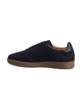 Bild von Sneaker aus Veloursleder
